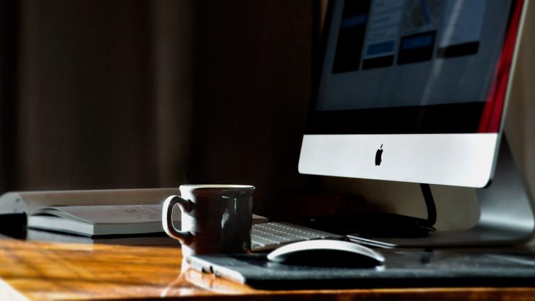 Mastering Time Hacks: Balancing Your 9-5 and Side Hustle Like a Pro
