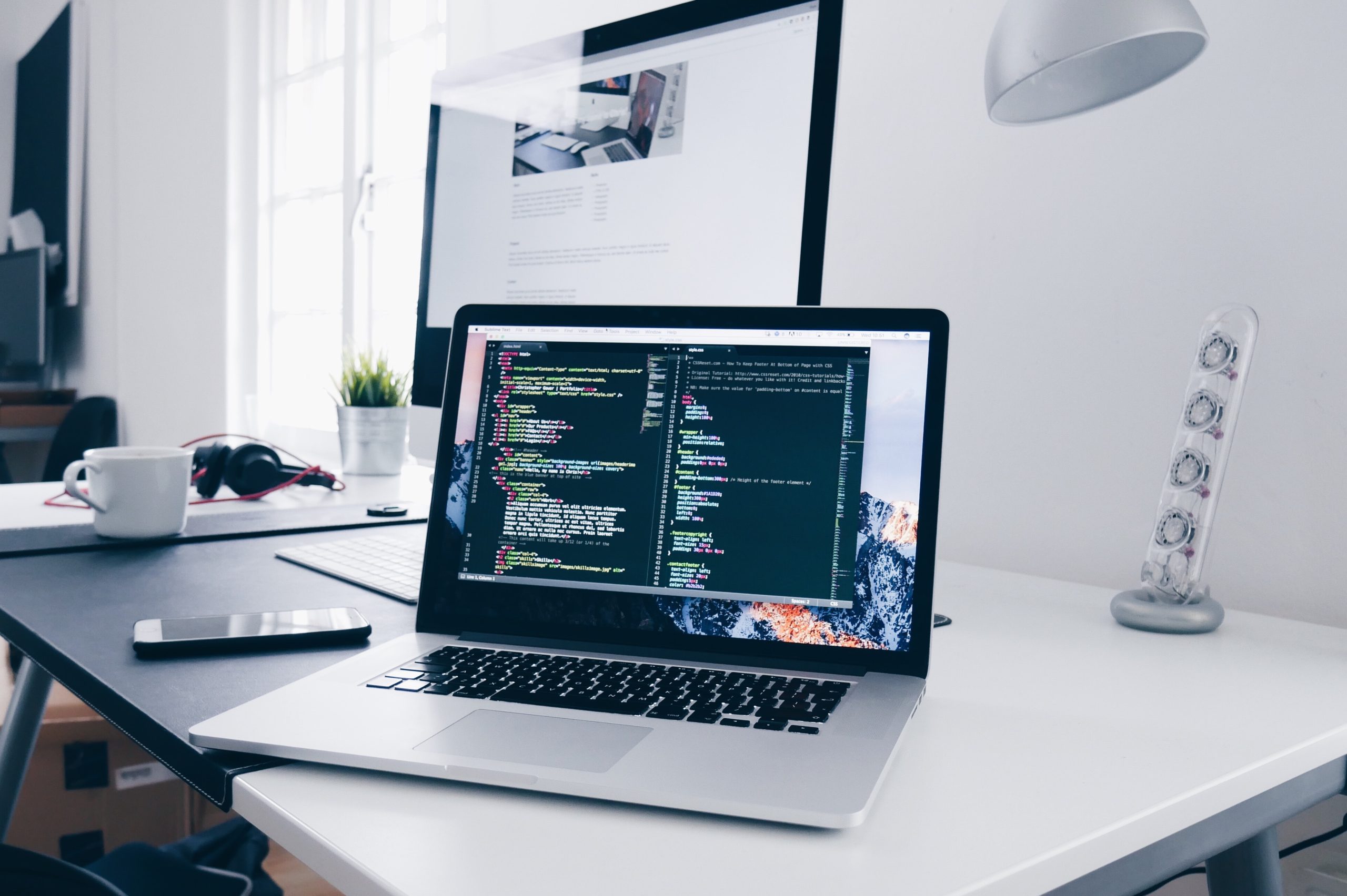 How to Start a Freelance Web Design Side Hustle — Build Sites, Build Income