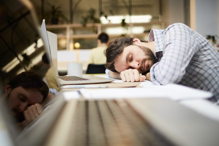 How to Start Freelancing Using Only Your Smartphone (Beginner’s Guide 2025)