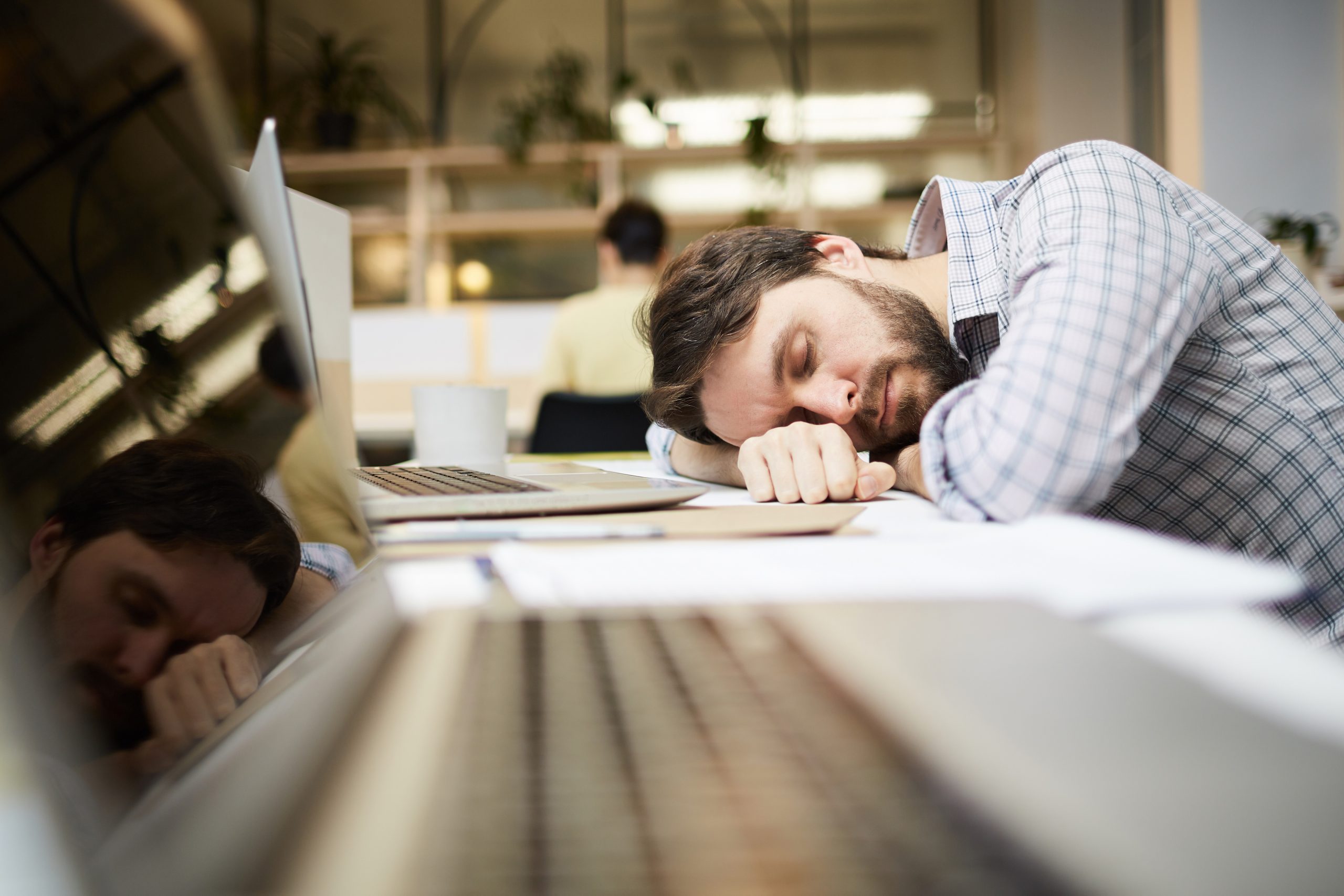 How to Start Freelancing Using Only Your Smartphone (Beginner’s Guide 2025)