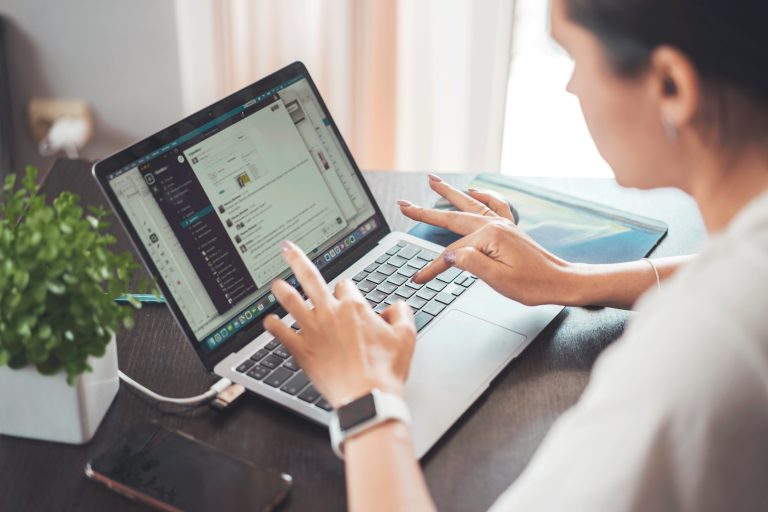 Using LinkedIn to Promote Your Side Hustle