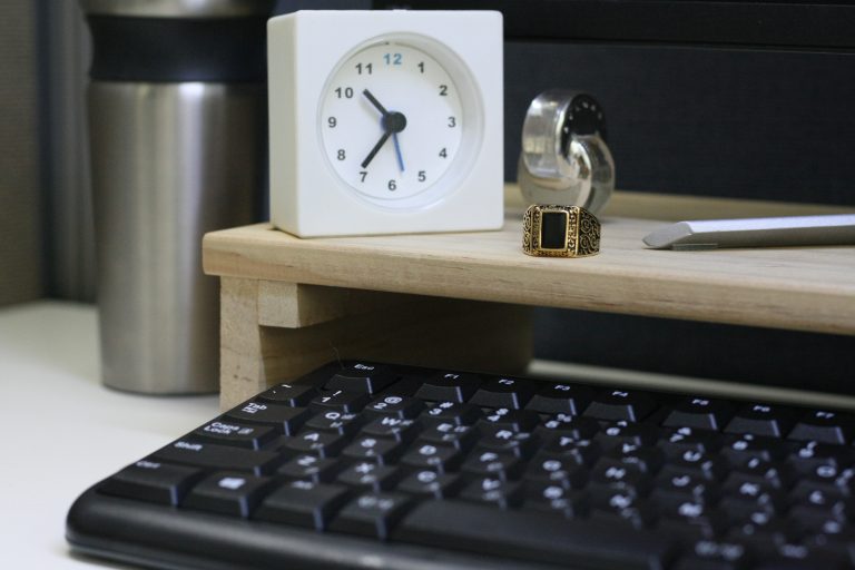 The Psychology of Freelancing: How to Stay Motivated and Productive as a Solo Worker